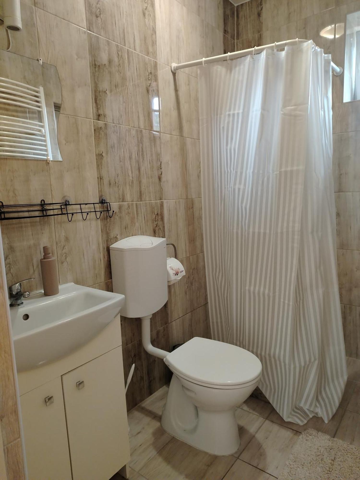 Kaptarko Apartmanhaz Demjen Luaran gambar